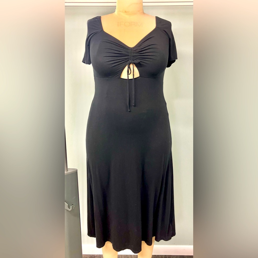 Beautiful Black Knit dress with cutout, Size XL Tall